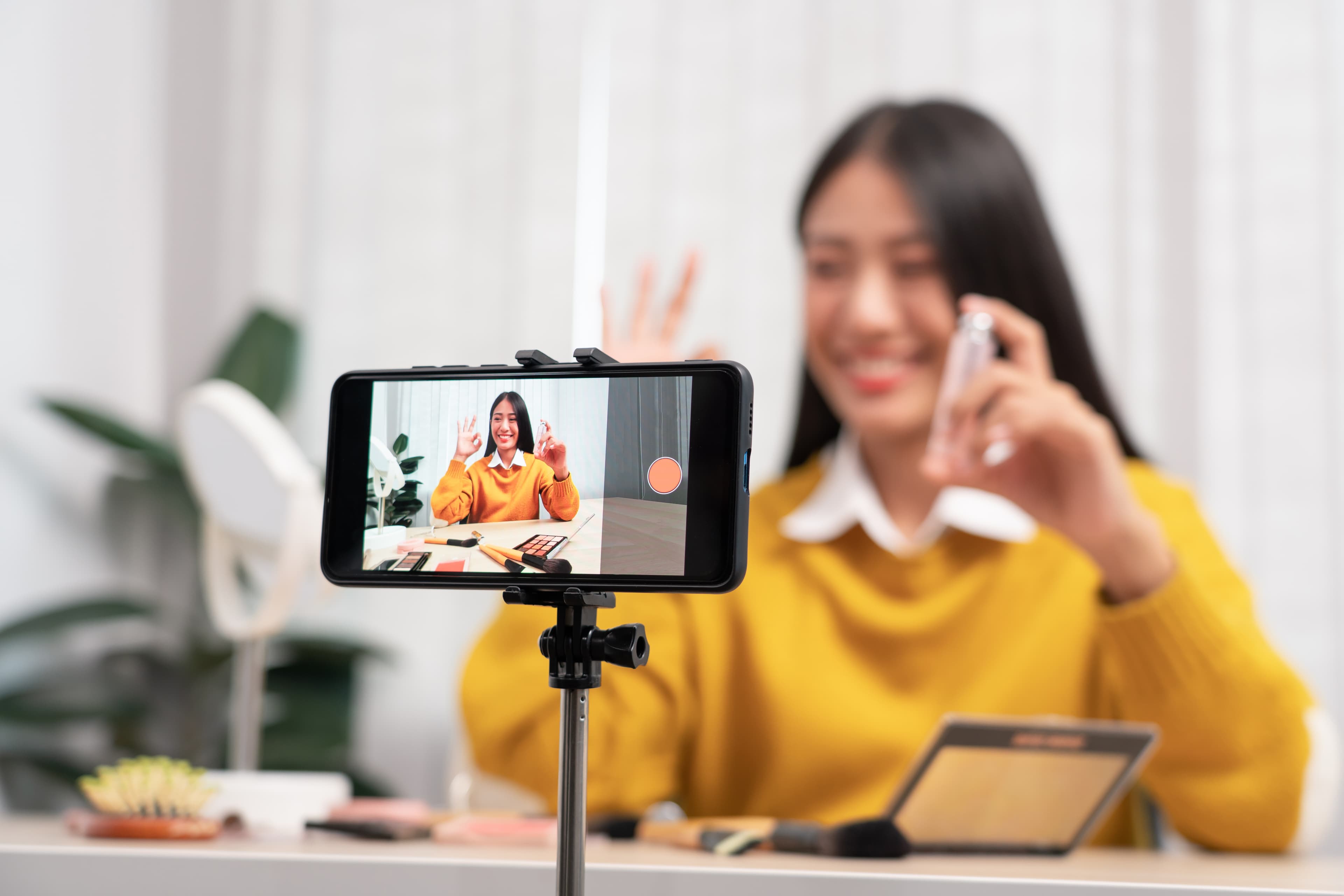 YouTube、「Ask YouTube」をショッピング機能に拡張 アフィリエイトは年末までに35カ国へ